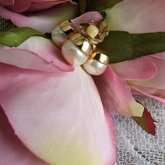 Vintage Courrèges Faux Pearl Earrings - Picture 6 of 7